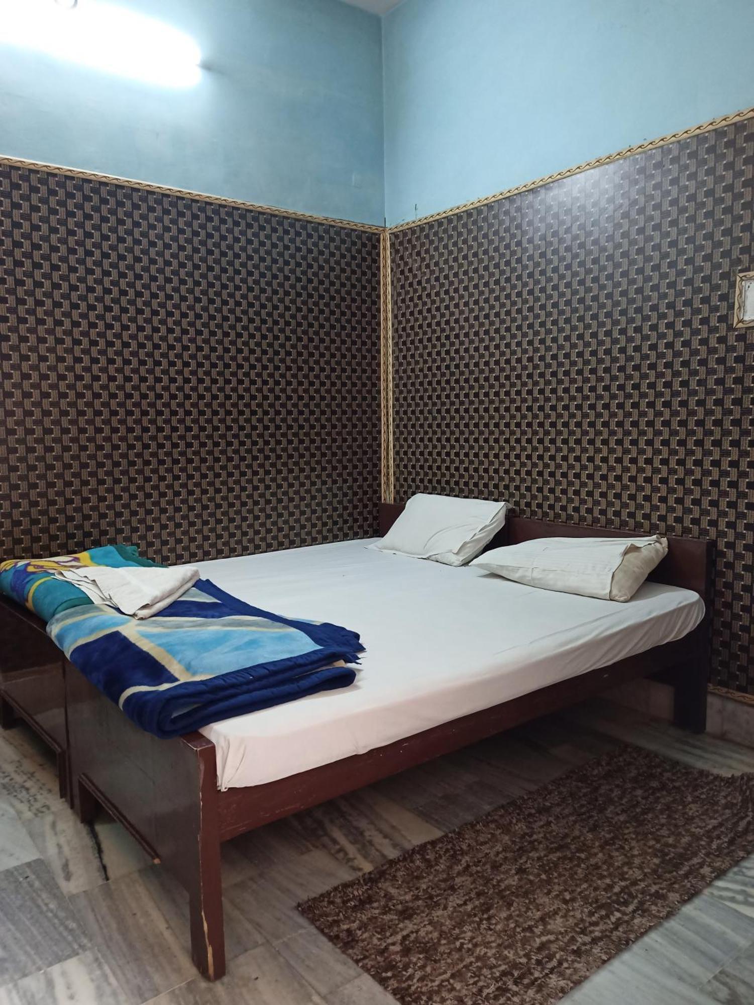 Teerth Guest House Варанаси Екстериор снимка