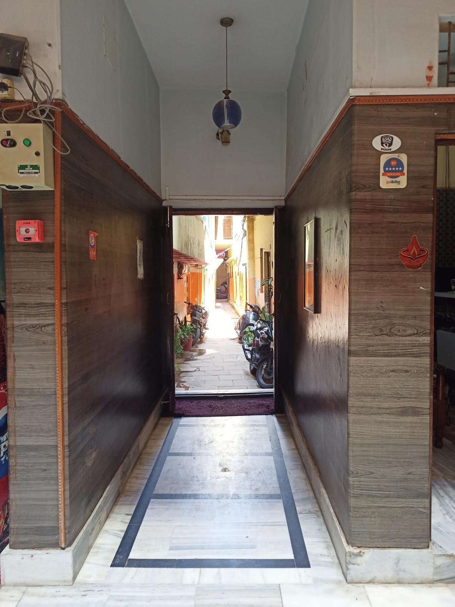 Teerth Guest House Варанаси Екстериор снимка